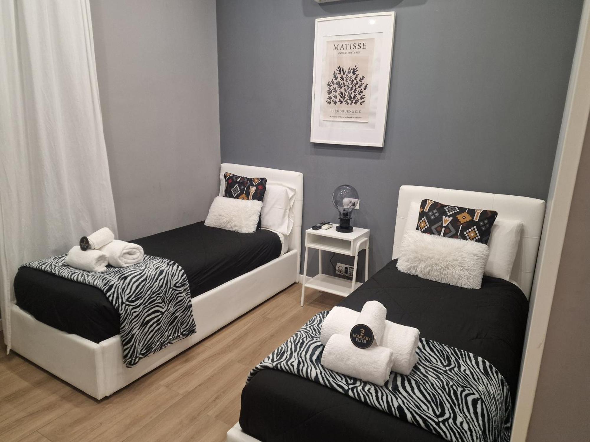 Homey Rome Room photo