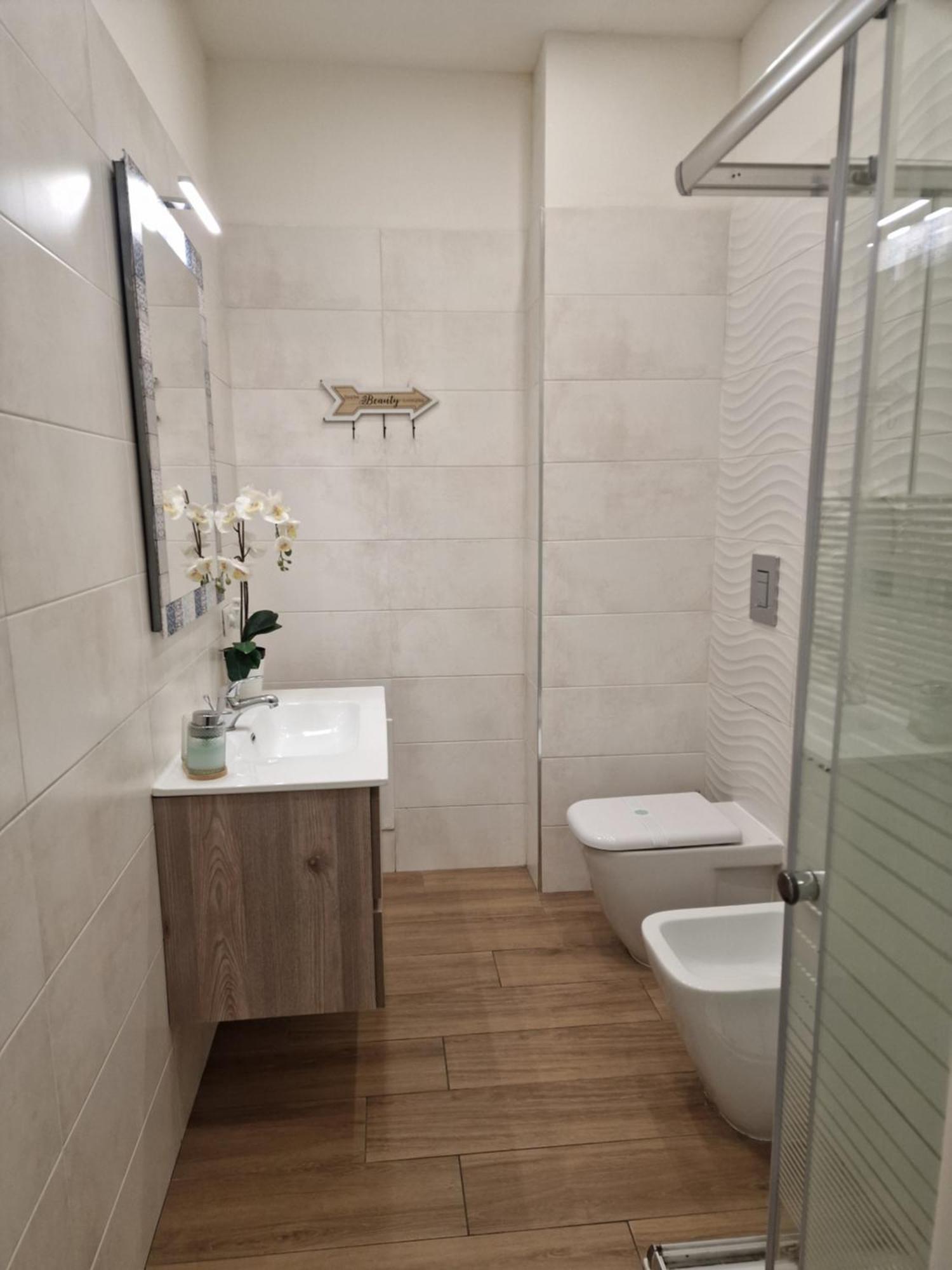 Homey Rome Room photo